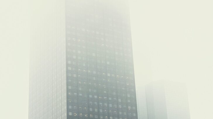 immeuble_brouillard
